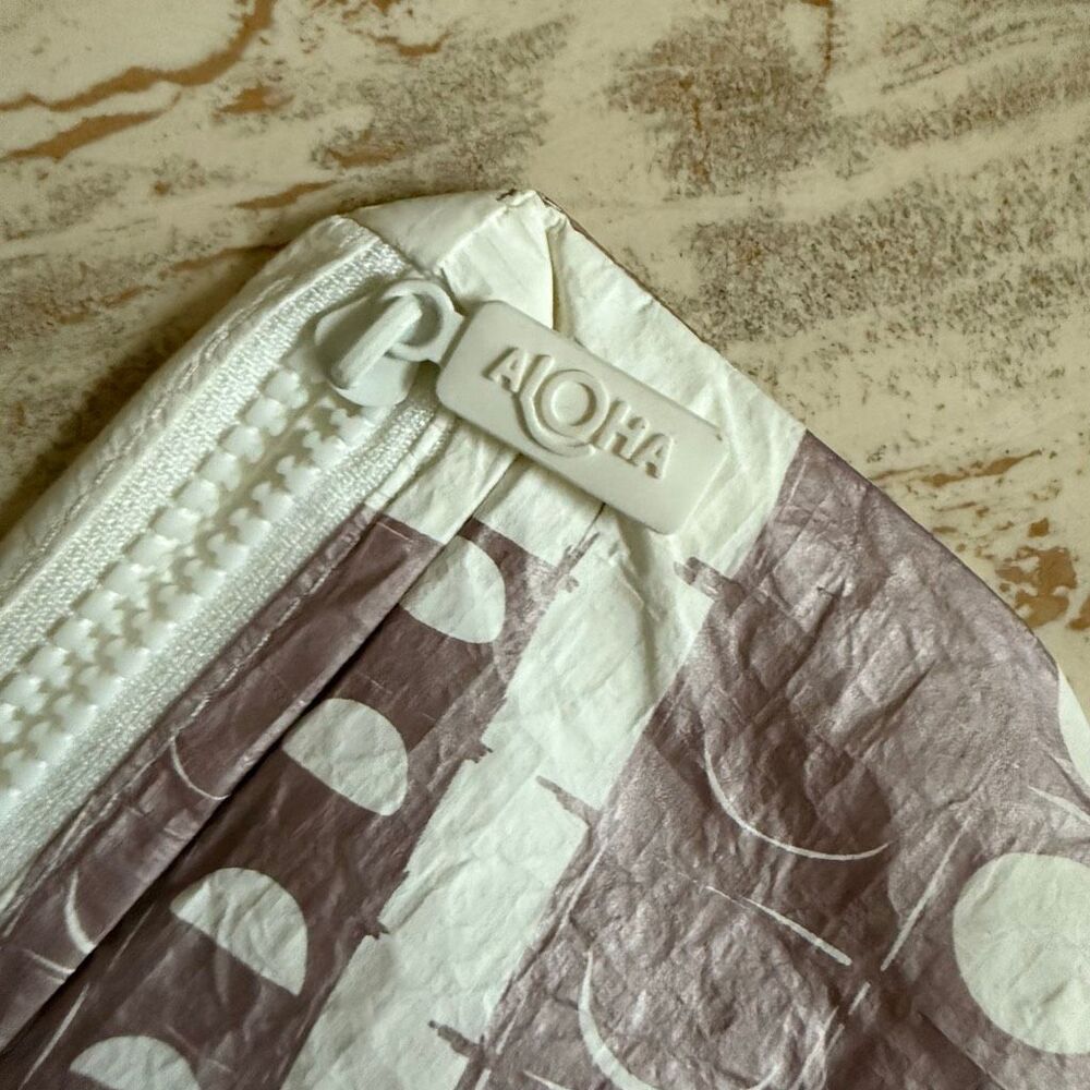 Aloha Collection Kealopiko mini pouch - rose gold moon phase print - Picture 3 of 10